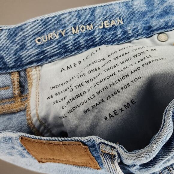 American Eagle High Rise Curvy Mom Jean in Light Repair Distressed - Picture 5 of 8
